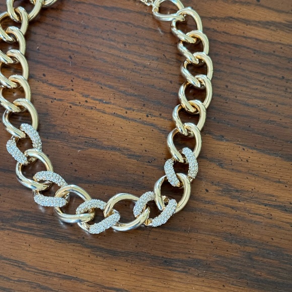 Beautiful gold tone and rhinestone link necklace in outstanding condition - Picture 6 of 7